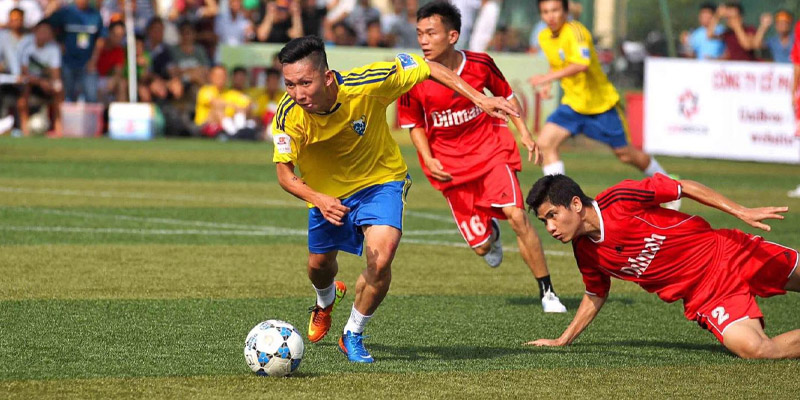 Bóng Đá Phủi Là Gì? Khám Phá Văn Hóa Sân Cỏ Phong Trào Việt