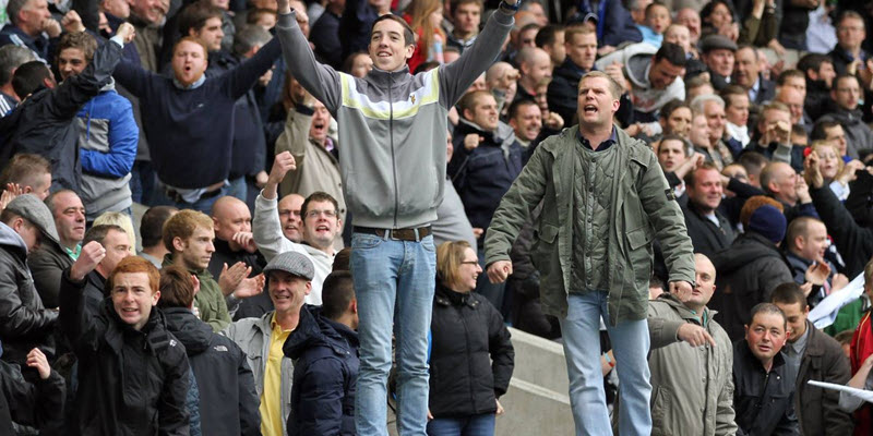 Hooligan Là Gì? Giải Mã Mặt Tối Của Văn Hóa Cổ Động Trong Bóng Đá